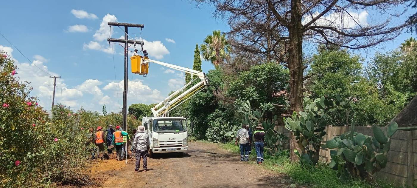 Aerial lift distribution work