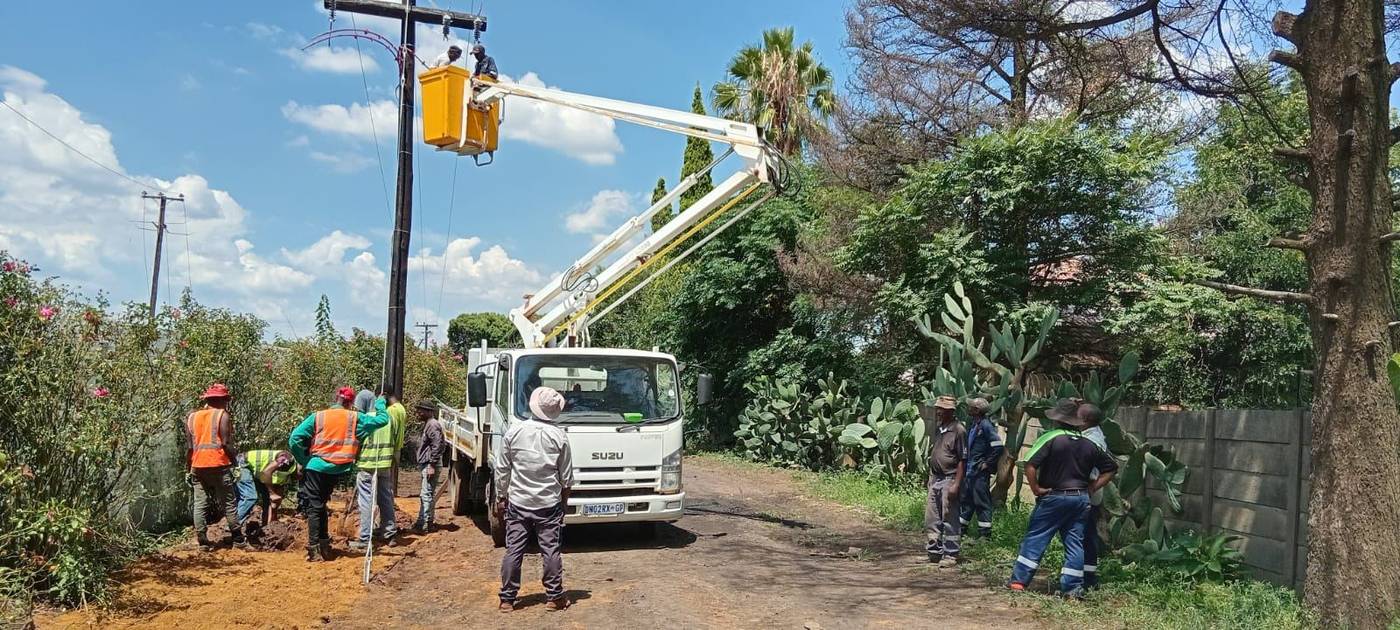 Distribution pole maintenance